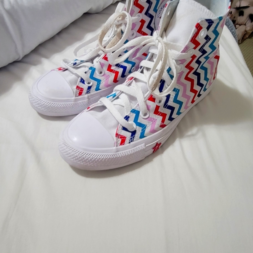 ZigZag Converse Hightops